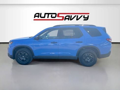 Used 2025 Honda Pilot TrailSport image 4
