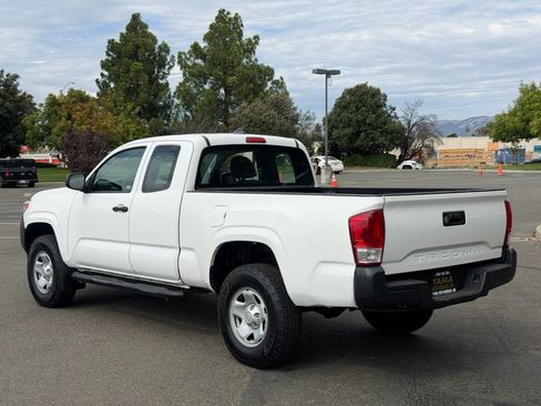 Used 2018 Toyota Tacoma SR RWD image 3