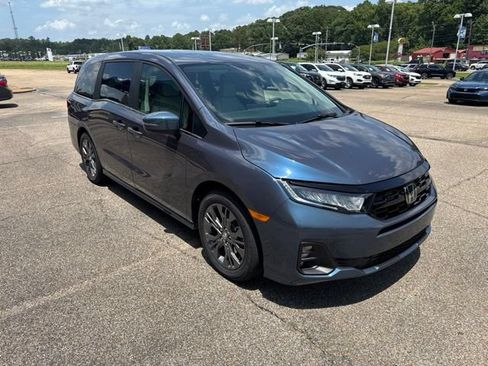 New 2026 Honda Odyssey Touring image 3