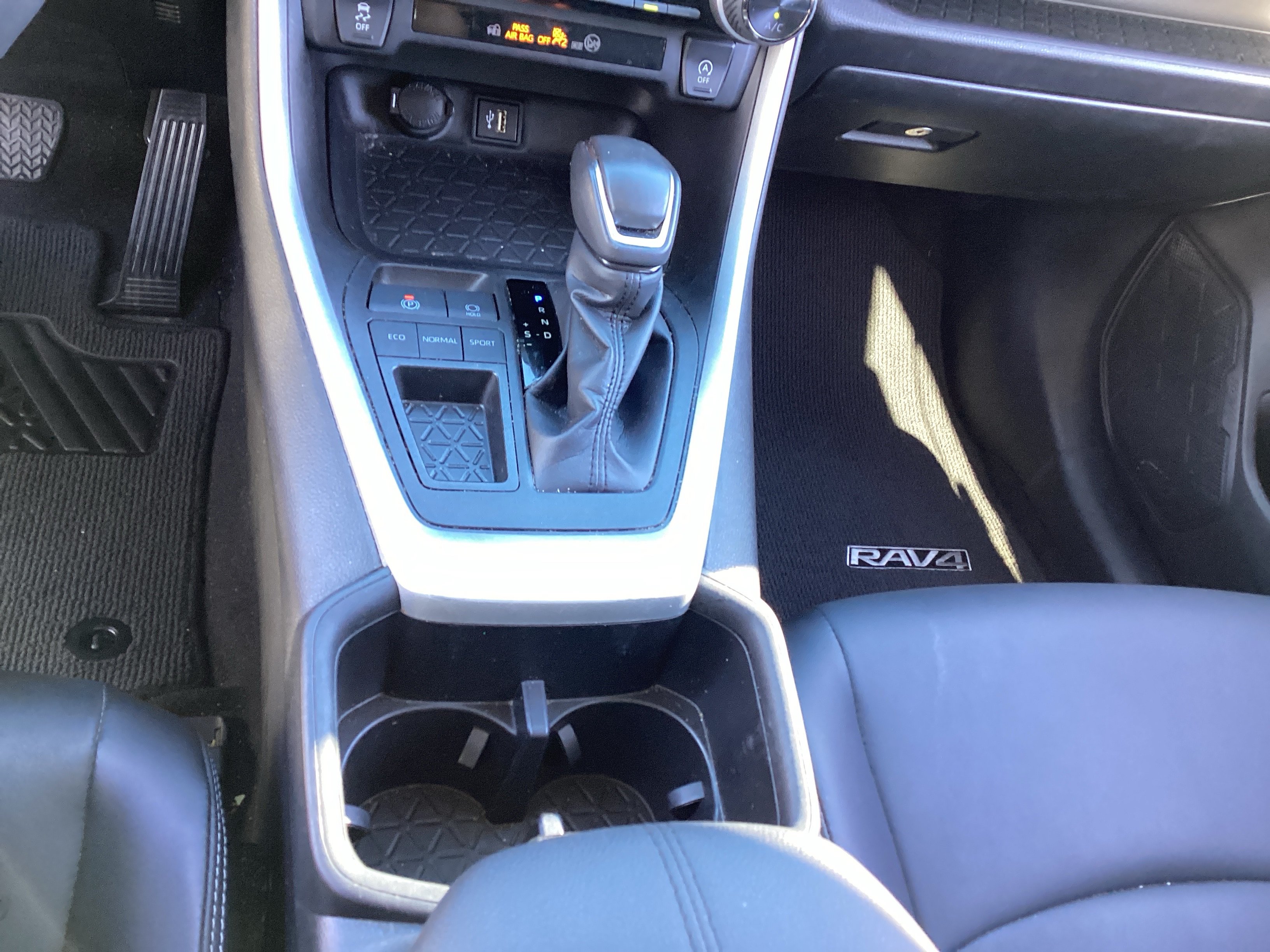 Used 2024 Toyota RAV4 XLE Premium FWD image 17