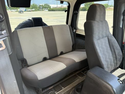 Used 2004 Jeep Wrangler Rubicon w/ Dual Top Group AWD/4WD image 26