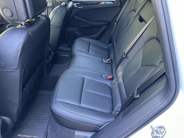 Used 2026 Porsche Macan AWD/4WD image 13