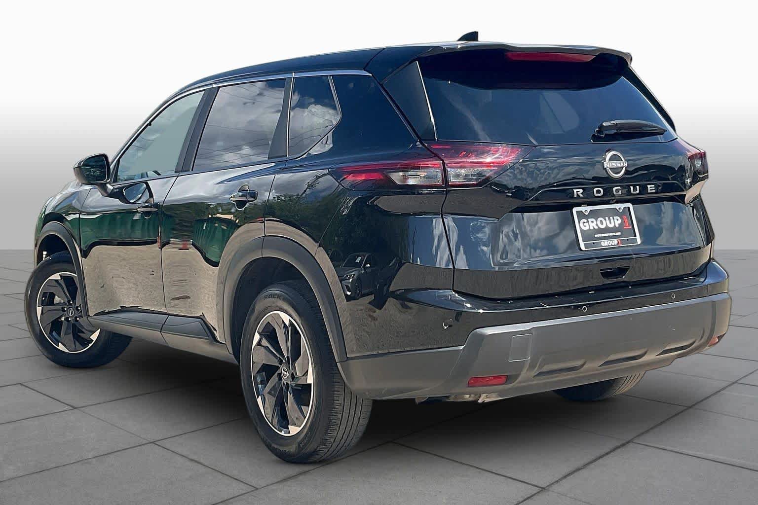 Used 2025 Nissan Rogue SV FWD image 12