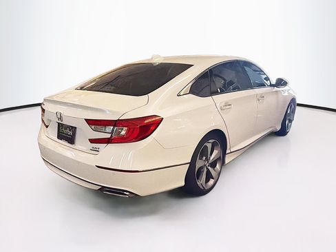 Used 2018 Honda Accord Touring image 9