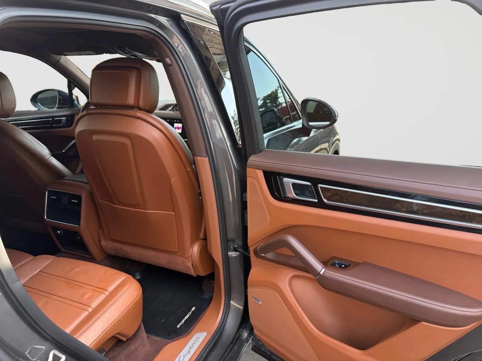Used 2019 Porsche Cayenne AWD/4WD image 17