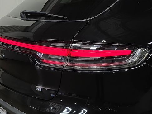 Used 2023 Porsche Macan S image 30
