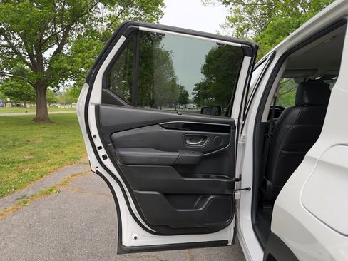 Used 2025 Honda Pilot EX-L image 22