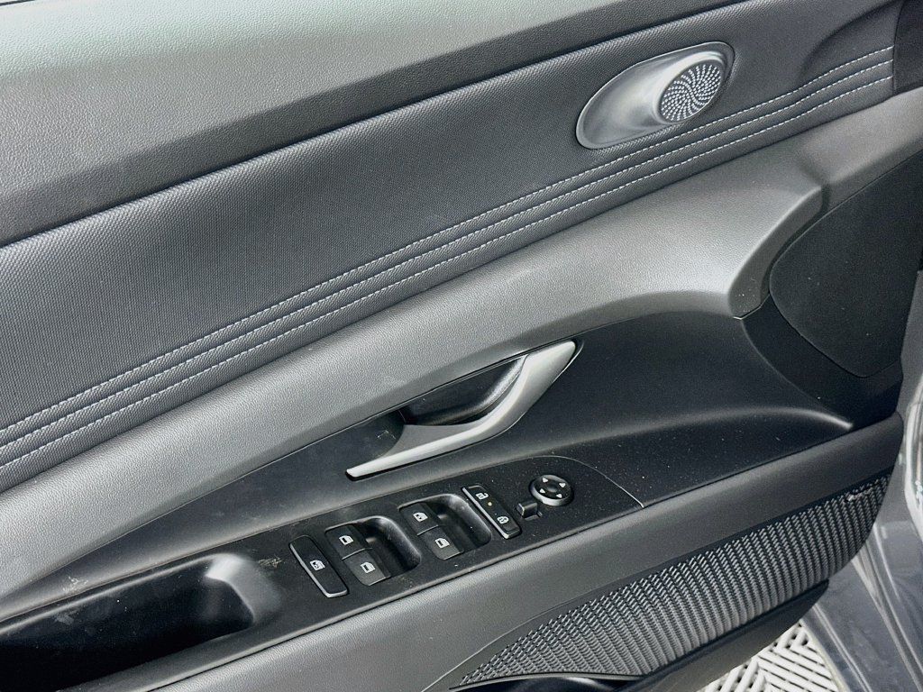 New 2026 Hyundai Elantra Limited FWD image 19