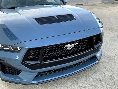 Used 2025 Ford Mustang GT Premium image 3