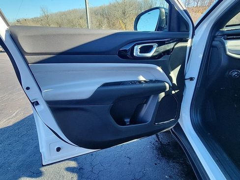 Used 2025 Jeep Compass Limited image 24