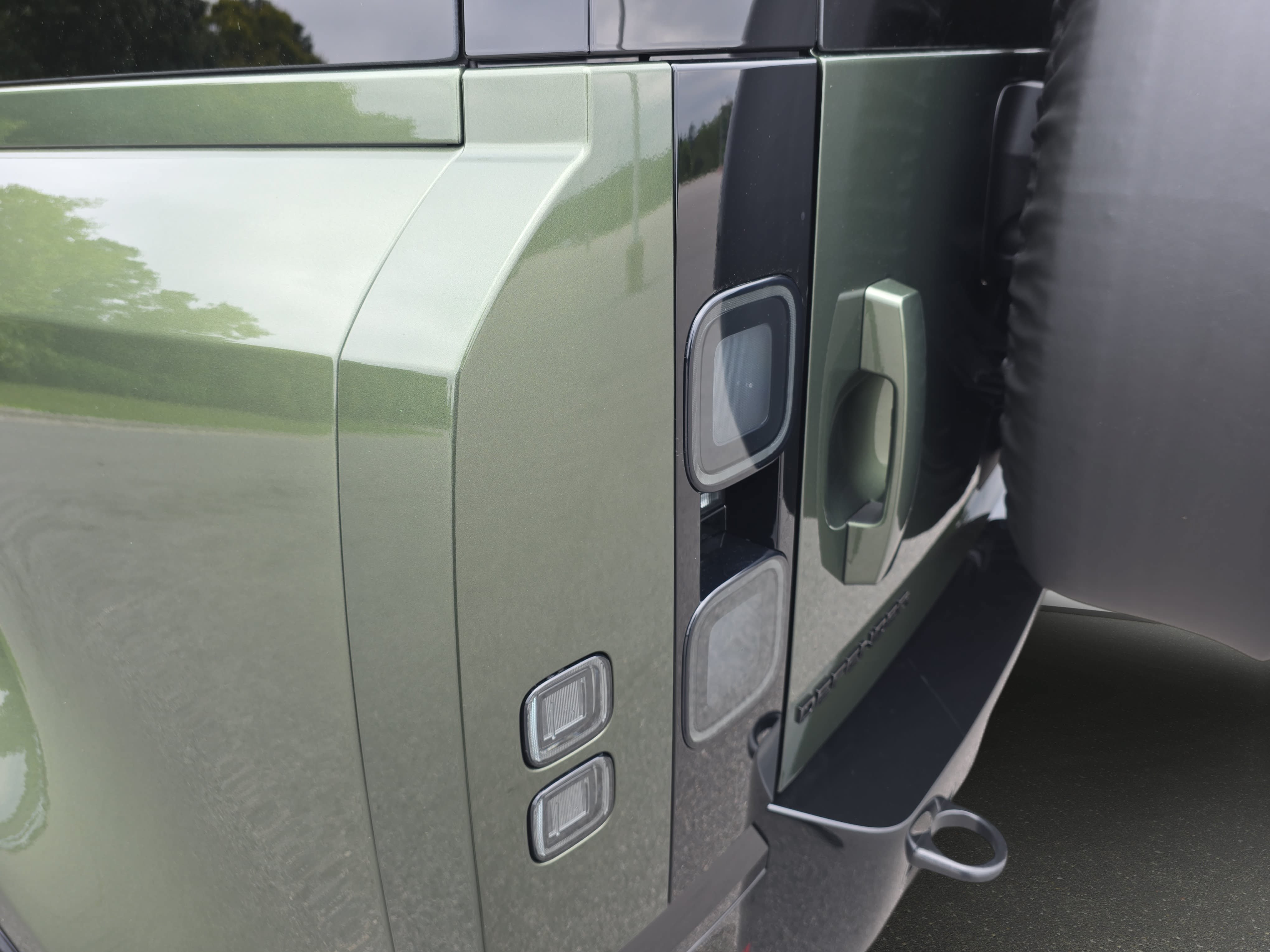 New 2026 Land Rover Defender 110 X-Dynamic SE AWD/4WD image 34
