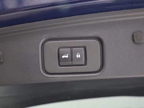 Used 2025 Nissan Pathfinder SV AWD/4WD image 33