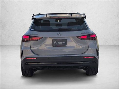 New 2026 Mercedes-Benz GLA 35 AMG 4MATIC image 8