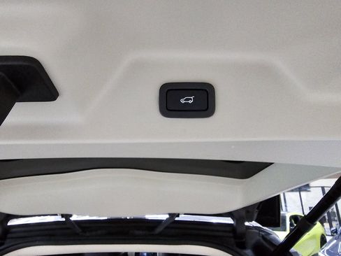 Used 2016 Land Rover Range Rover HSE image 14