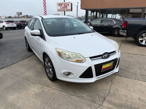 Used 2014 Ford Focus SE w/ Equipment Group 201A image 3