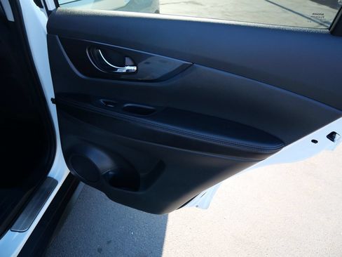 Used 2018 Nissan Rogue SV w/ Premium Package AWD/4WD image 26