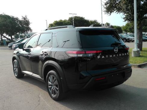 Used 2025 Nissan Pathfinder SV FWD image 9