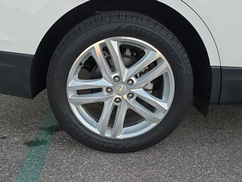 Used 2018 Chevrolet Equinox Premier image 10