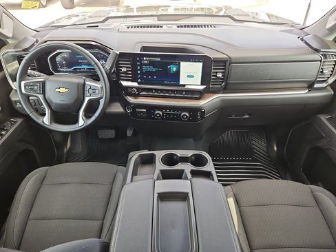 Used 2025 Chevrolet Silverado 2500 LT w/ Convenience Package AWD/4WD image 11
