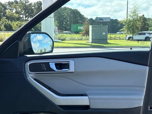 Used 2023 Ford Explorer XLT w/ Equipment Group 202A RWD image 11