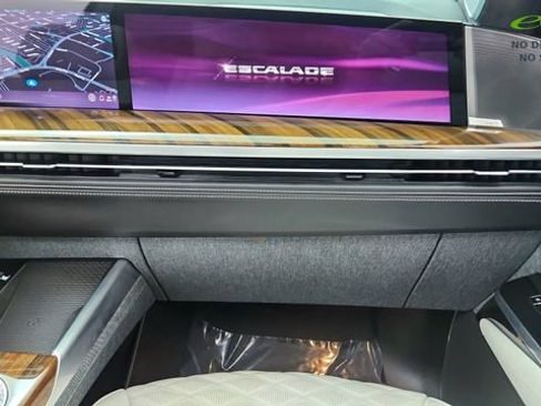Used 2026 Cadillac Escalade Platinum Sport AWD/4WD image 40