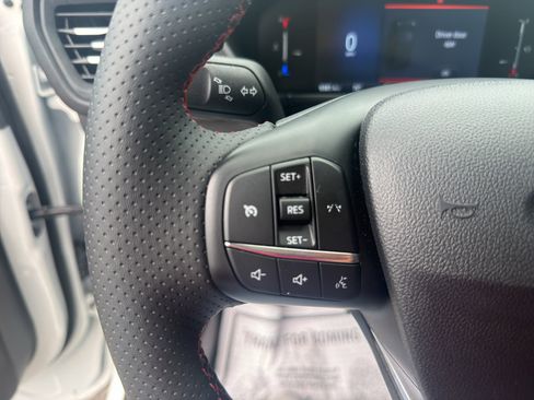 Used 2025 Ford Escape ST-Line Select AWD/4WD image 28