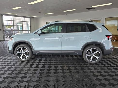 New 2025 Volkswagen Taos SEL image 7