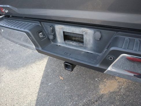 Used 2023 Ford F150 Lariat w/ Trailer Tow Package image 10