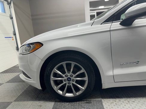 Used 2017 Ford Fusion SE FWD image 12