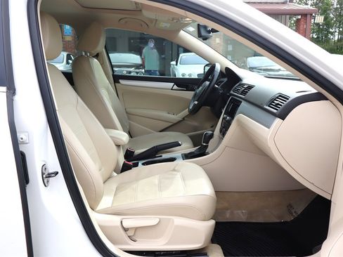 Used 2013 Volkswagen Passat TDI SE FWD image 14