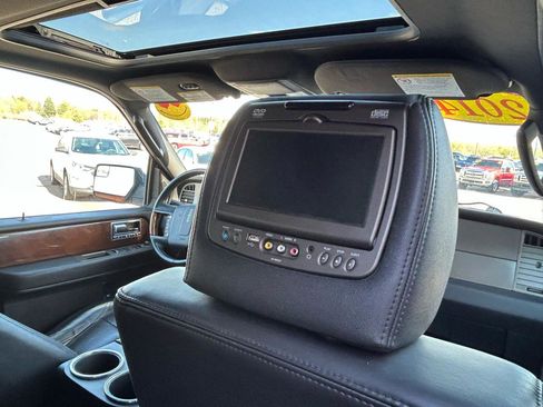 Used 2014 Lincoln Navigator L 4WD image 15