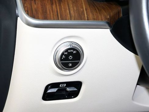 Used 2025 Mercedes-Benz C 300 4MATIC Sedan image 24
