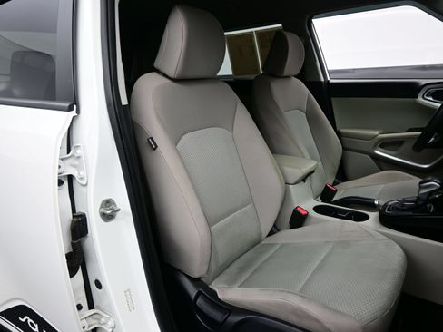 Used 2021 Kia Soul LX FWD image 13