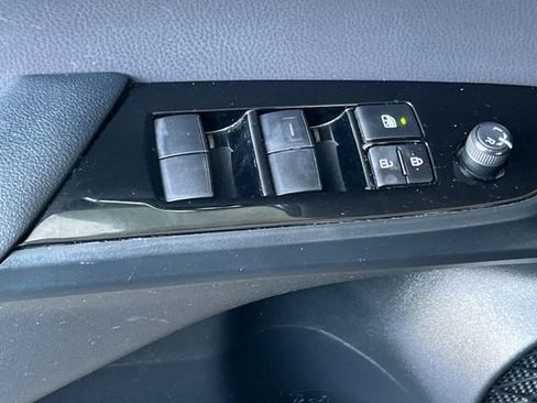 Used 2021 Toyota Prius Prime Limited image 12