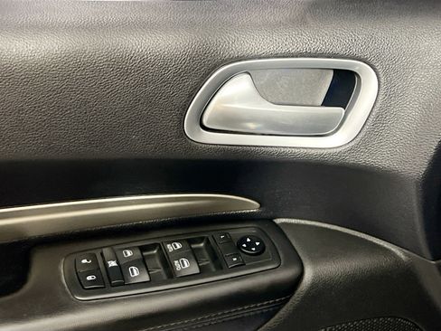 Used 2019 Dodge Durango SXT image 16