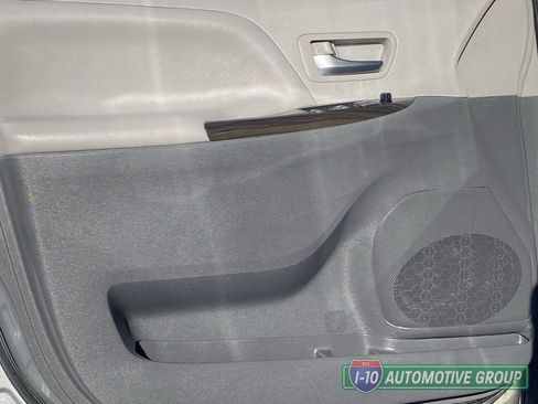 Used 2019 Toyota Sienna XLE FWD image 22