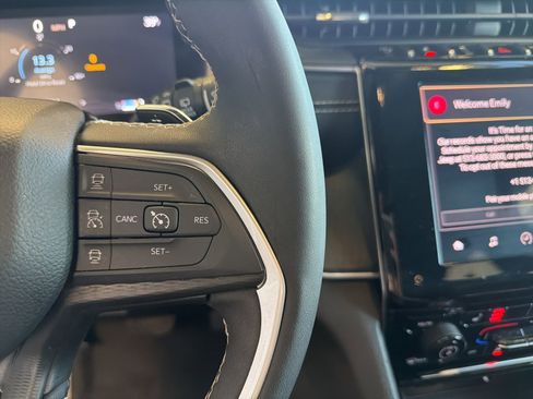 Used 2024 Jeep Grand Cherokee Altitude image 21