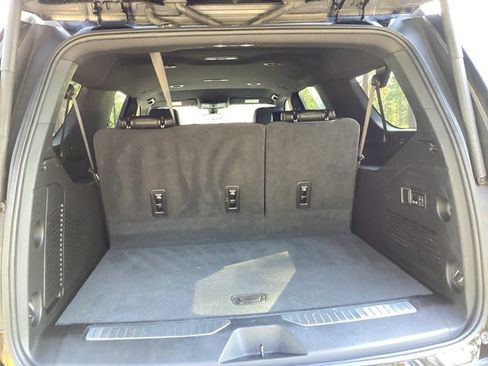 Used 2022 Chevrolet Suburban High Country image 9