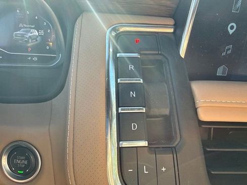 Used 2024 Chevrolet Tahoe Premier AWD/4WD image 15