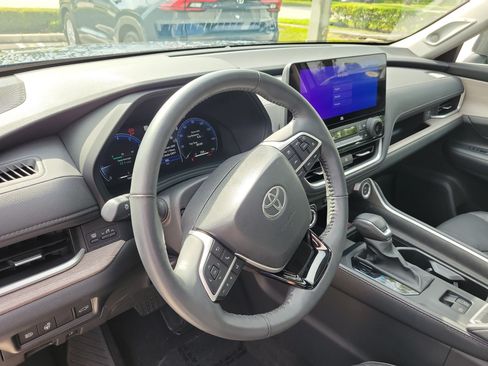 Certified 2024 Toyota Grand Highlander FWD image 25