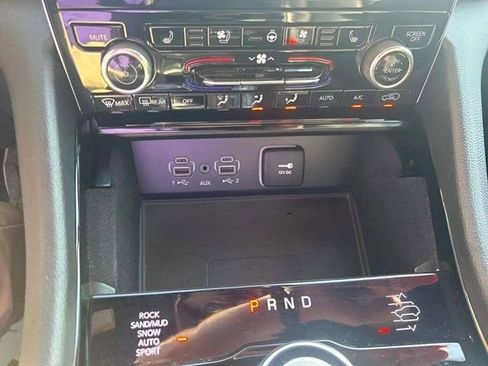 Used 2022 Jeep Grand Cherokee Overland w/ Adv Protech Group III AWD/4WD image 16