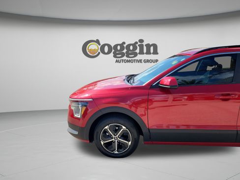 Used 2024 Kia Niro LX FWD image 29