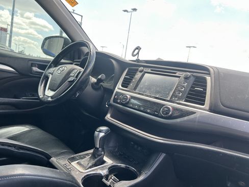Used 2018 Toyota Highlander XLE AWD/4WD image 13