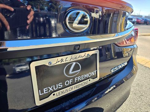 Used 2024 Lexus ES 300h w/ Premium Package image 16