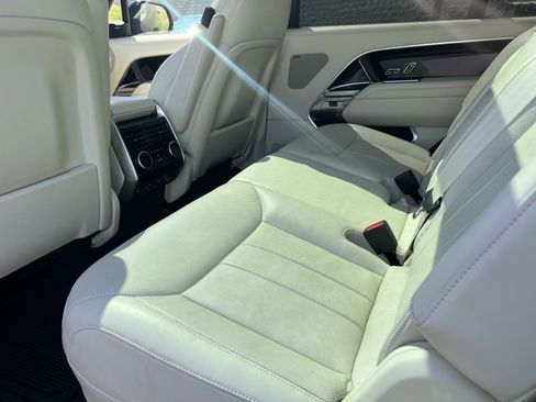 Used 2023 Land Rover Range Rover Long Wheelbase SE image 31