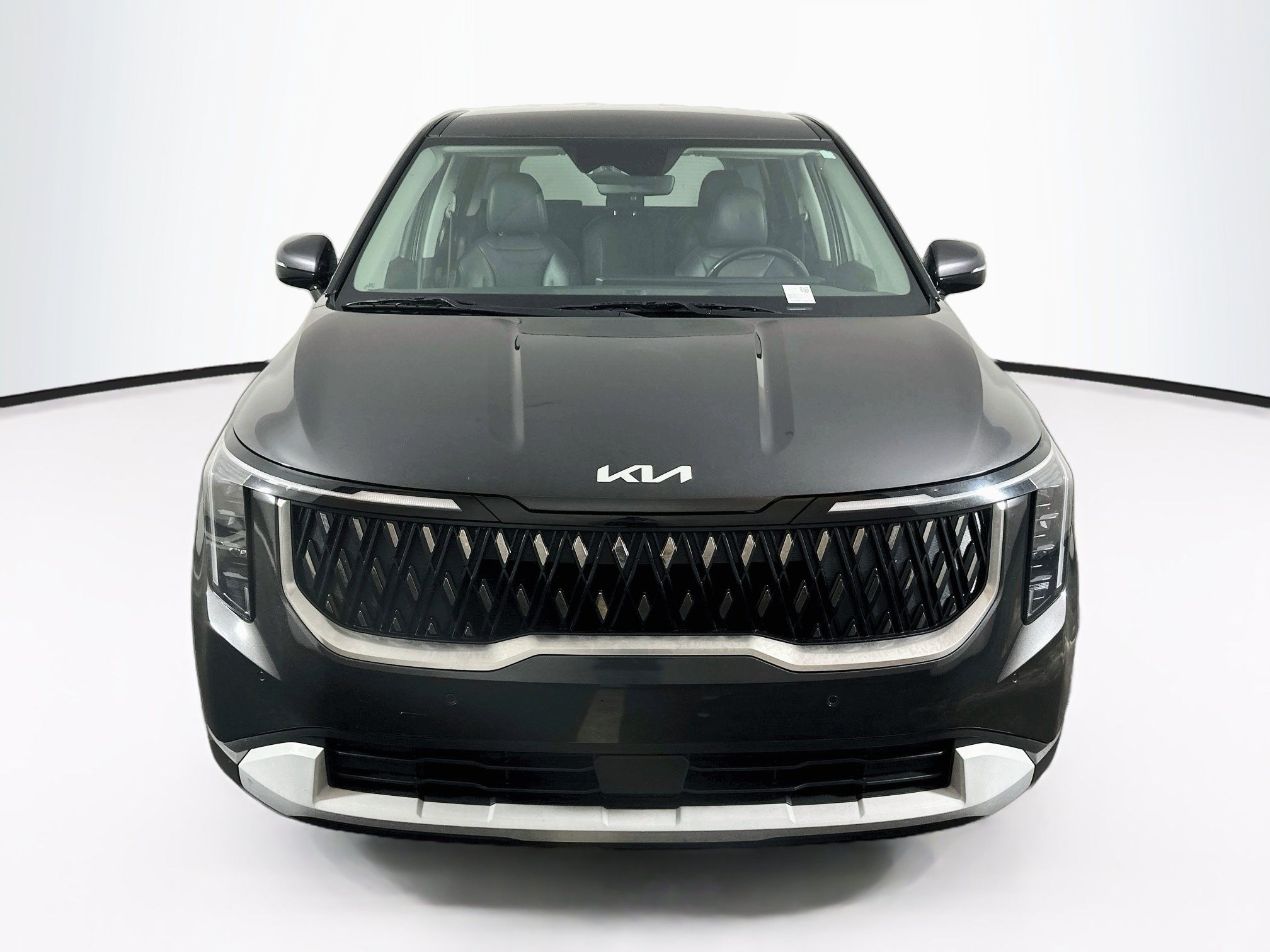 Used 2025 Kia Carnival FWD image 2