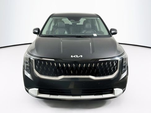 Used 2025 Kia Carnival FWD image 2