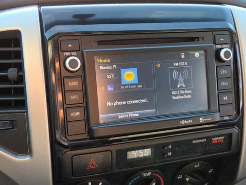 Used 2014 Toyota Tacoma PreRunner image 21