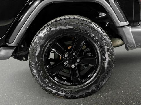 Used 2021 Jeep Wrangler Unlimited Sahara AWD/4WD image 17