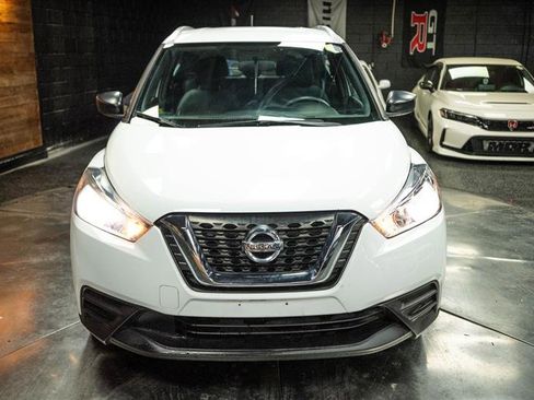 Used 2019 Nissan Kicks S image 4